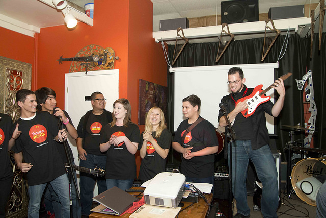 13743452053_480f318eb2_z