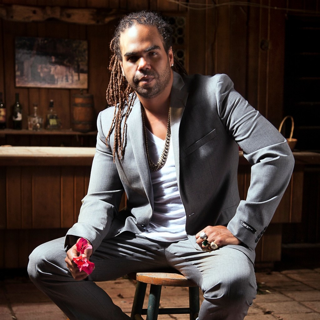 Foto Pirulo Traje Gris (3)